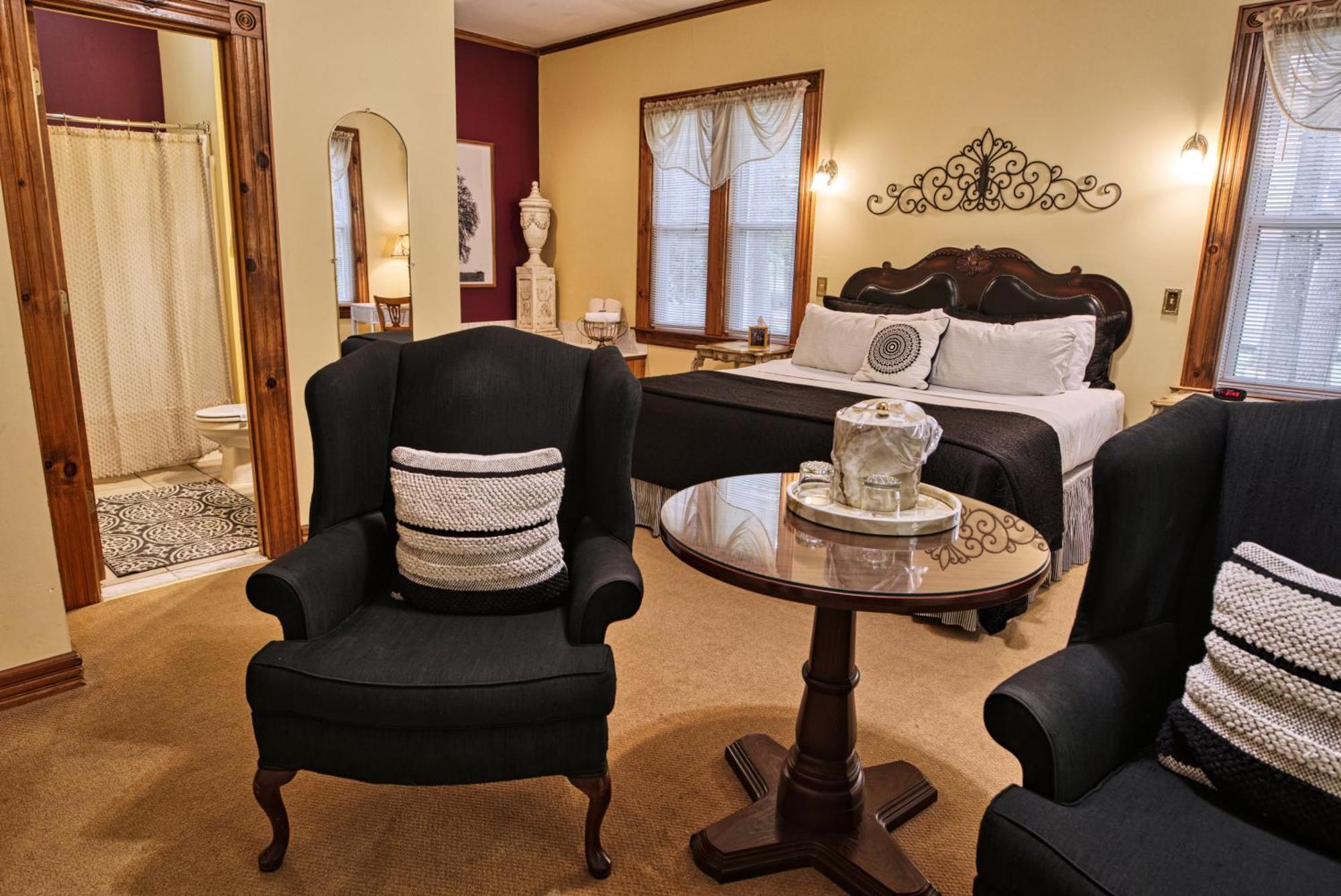 Rockwell Falls Inn And Wine Bar Lake Luzerne Room photo
