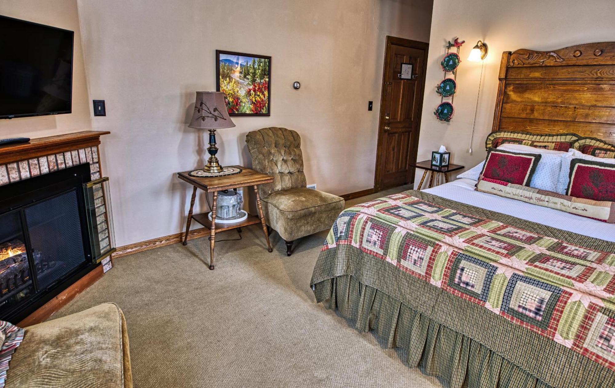 Rockwell Falls Inn And Wine Bar Lake Luzerne Room photo