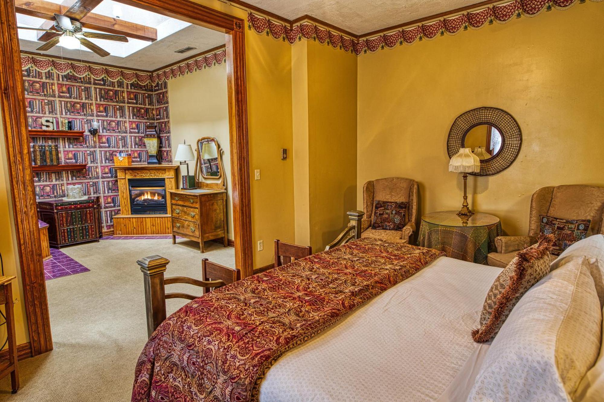 Rockwell Falls Inn And Wine Bar Lake Luzerne Room photo