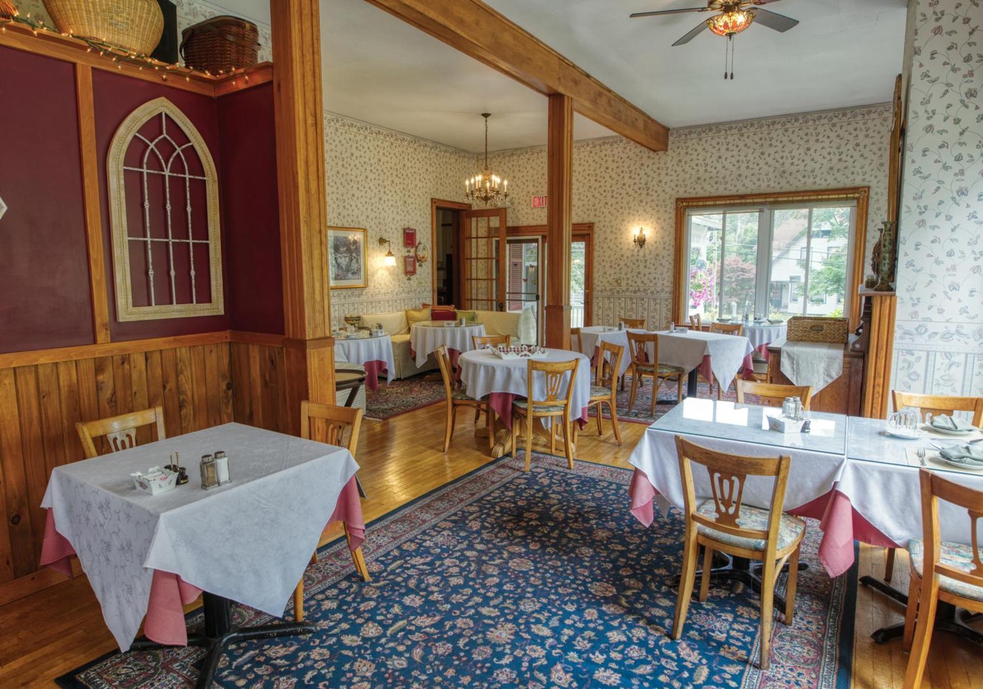 Rockwell Falls Inn And Wine Bar Lake Luzerne Exterior photo